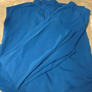 Excellent condition FIGS brand scrubs. Alps blue.